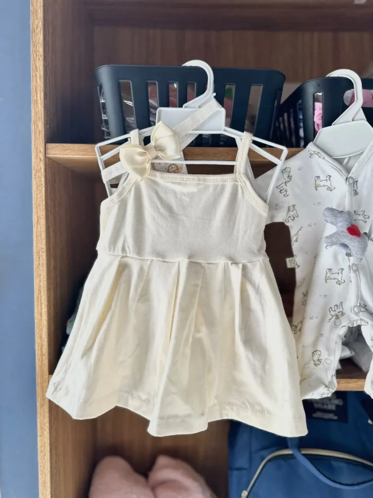 Vestidito con vincha de moño