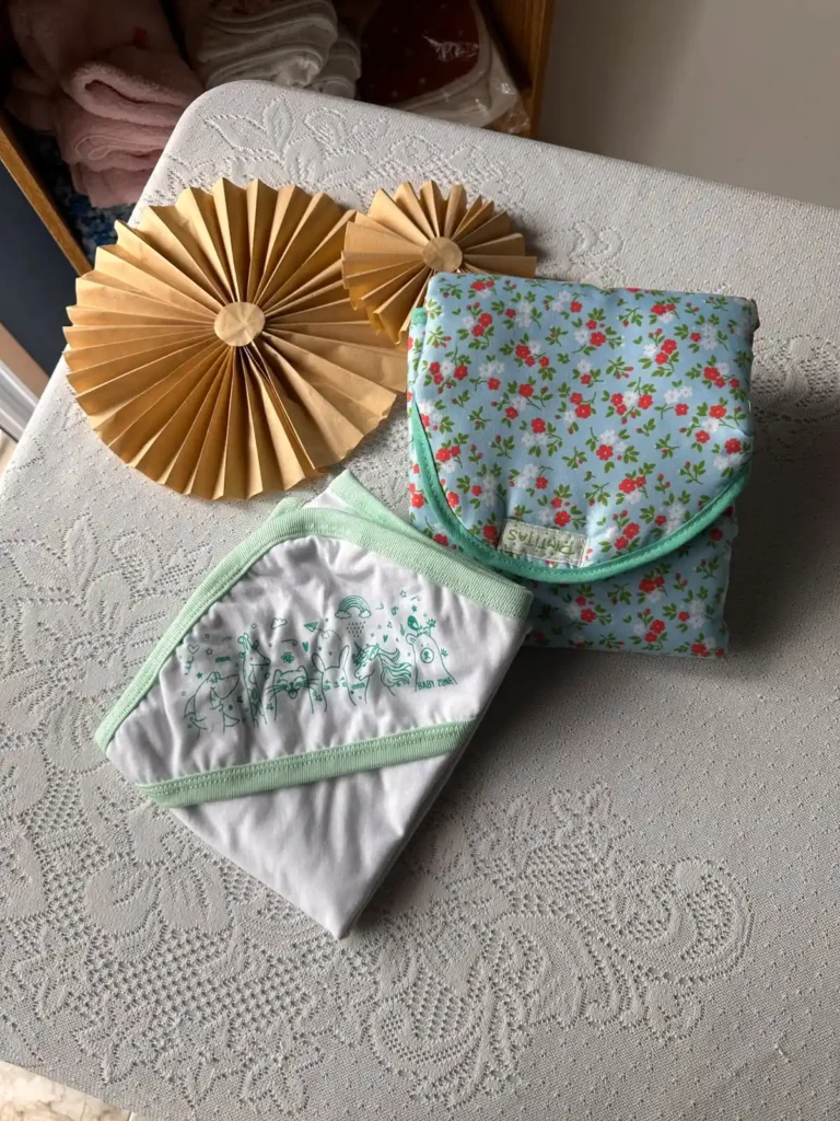 COMBO: Cambiador + Manta Recibidora verde